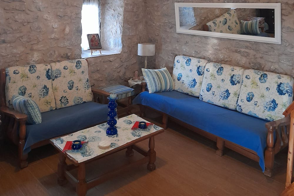 Photo of Livingroom in Omales