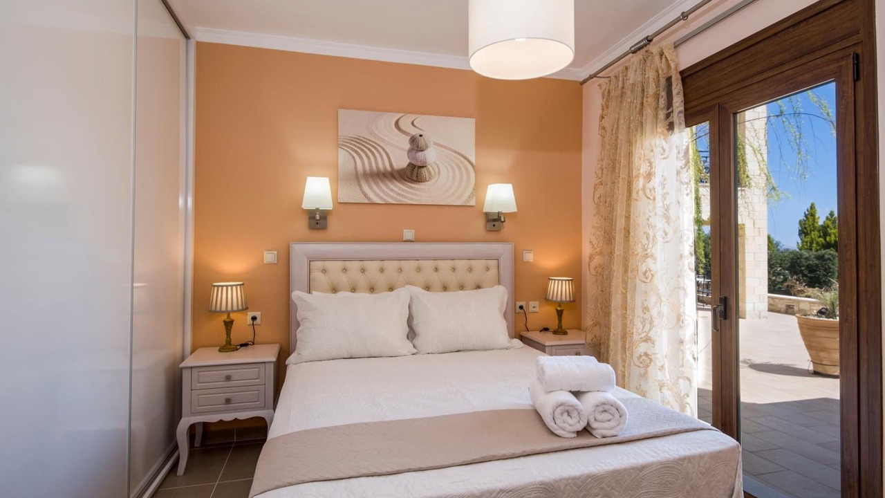 Photo of Bedroom in Kato Stalos