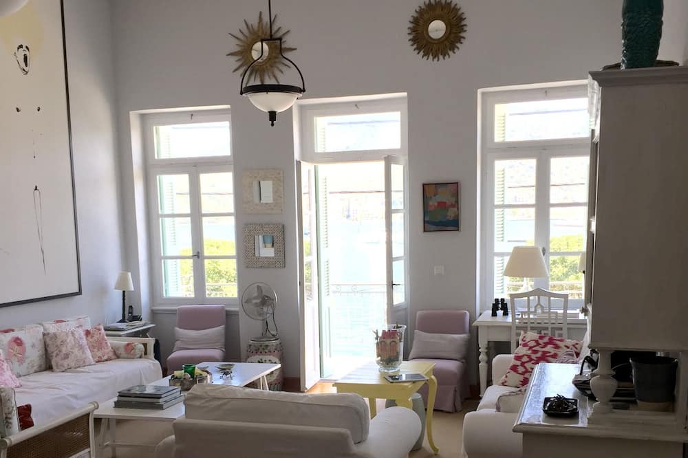 Photo of Livingroom in Poros