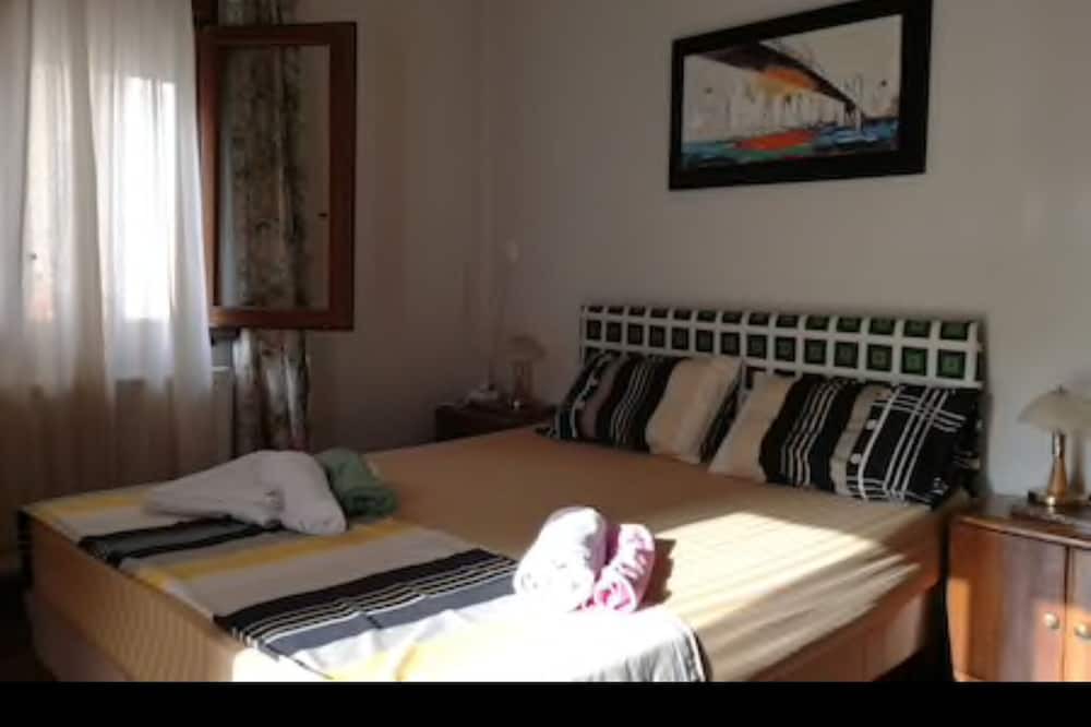 Photo of Bedroom in Platia Viktorias