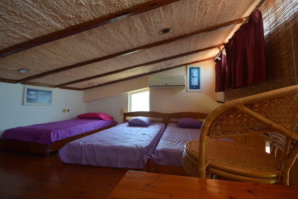 Photo of Bedroom in Marmari