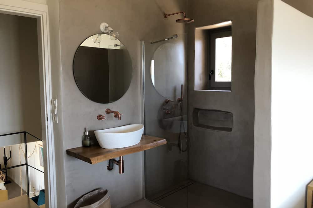 Photo of Bathroom in Evreti