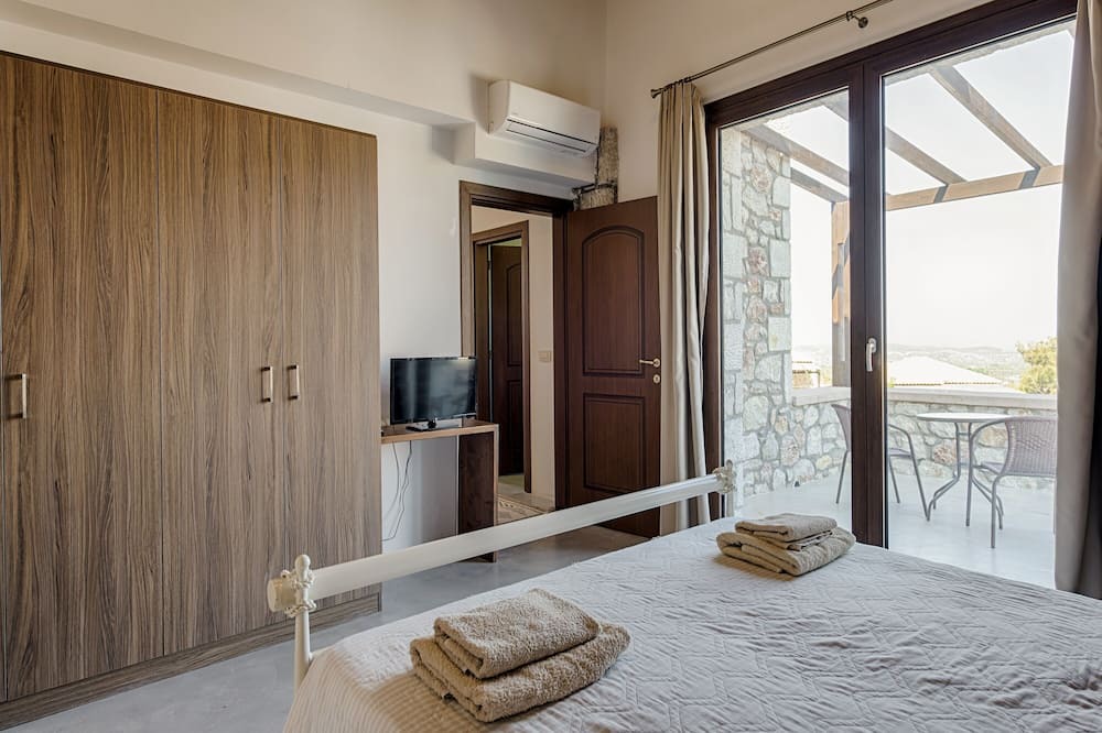 Photo of Bedroom in Salakos