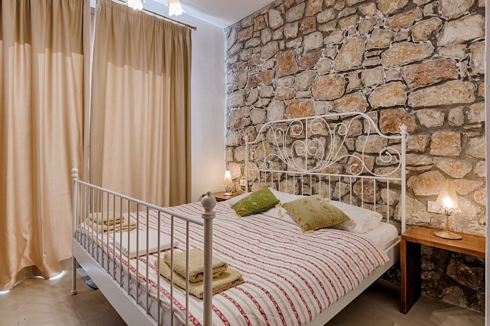 Photo of Bedroom in Salakos