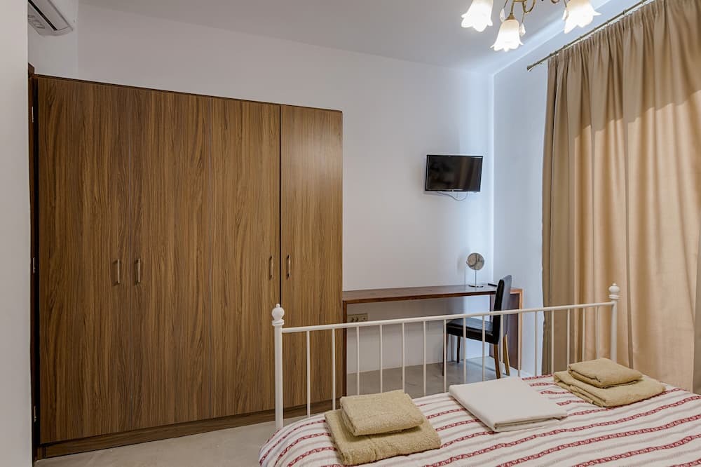 Photo of Bedroom in Salakos