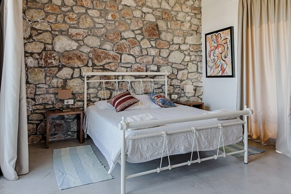 Photo of Bedroom in Salakos