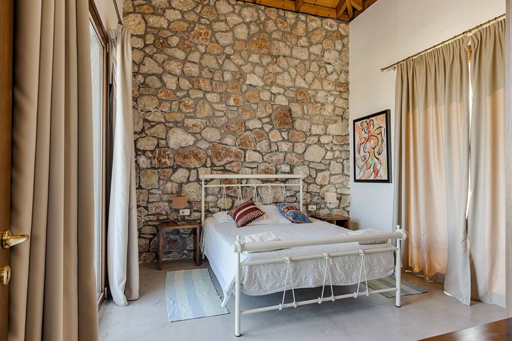Photo of Bedroom in Salakos