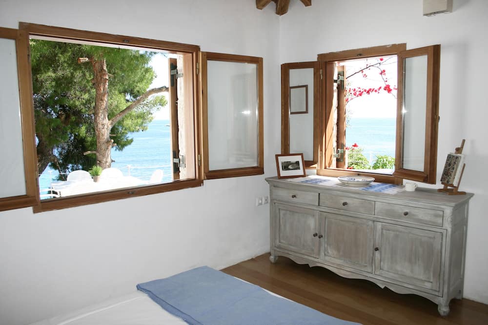 Photo of Bedroom in Troulos