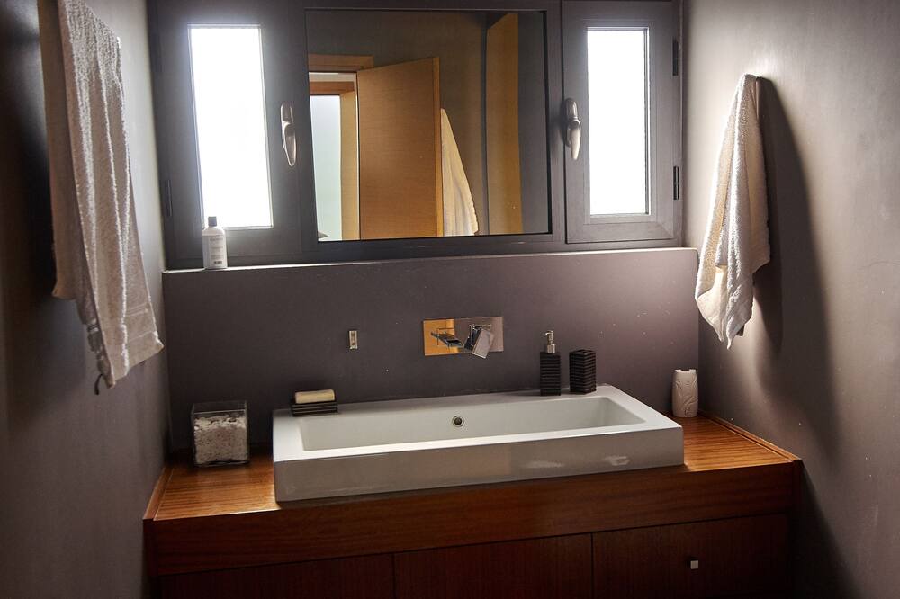 Photo of Bathroom in Kropia