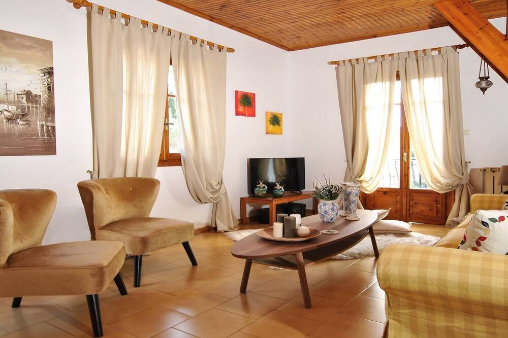 Photo of Livingroom in Dhrakata