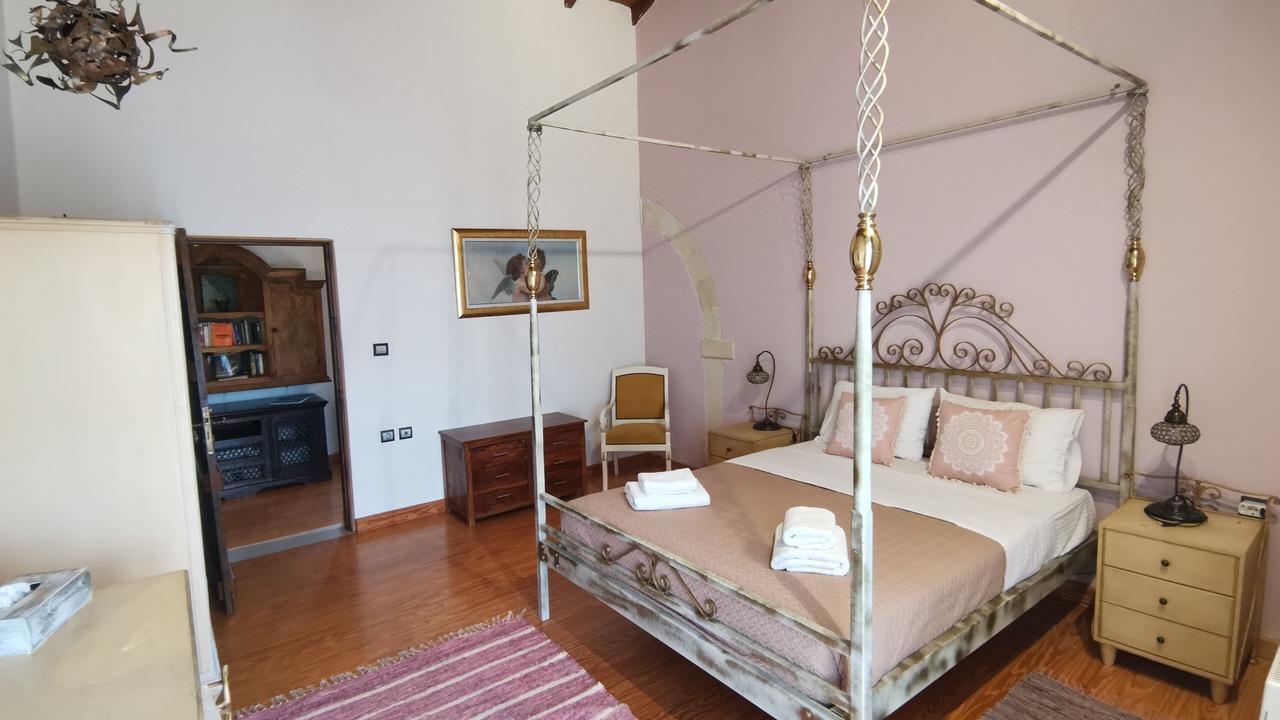 Photo of Bedroom in Armenoi