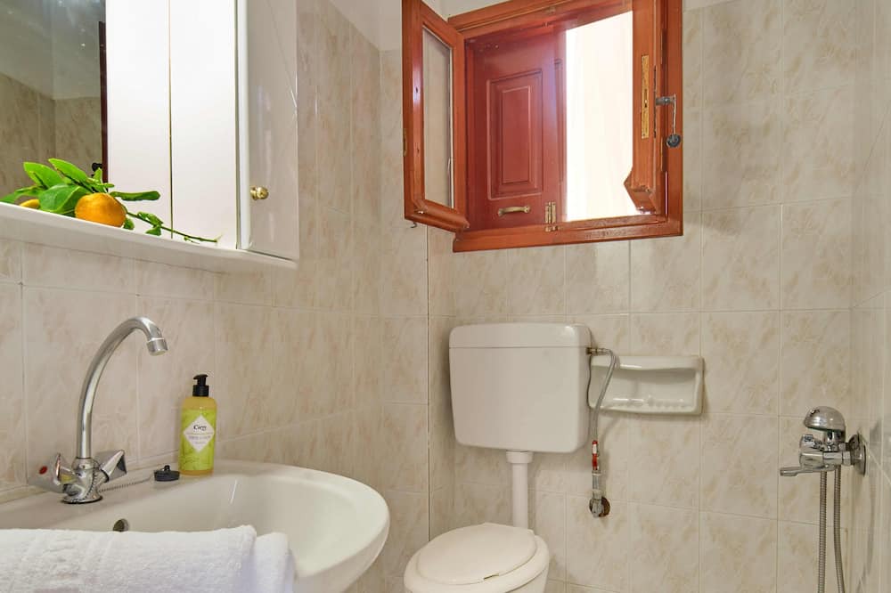 Photo of Bathroom in Argyroupoli