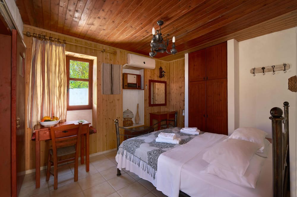 Photo of Bedroom in Argyroupoli