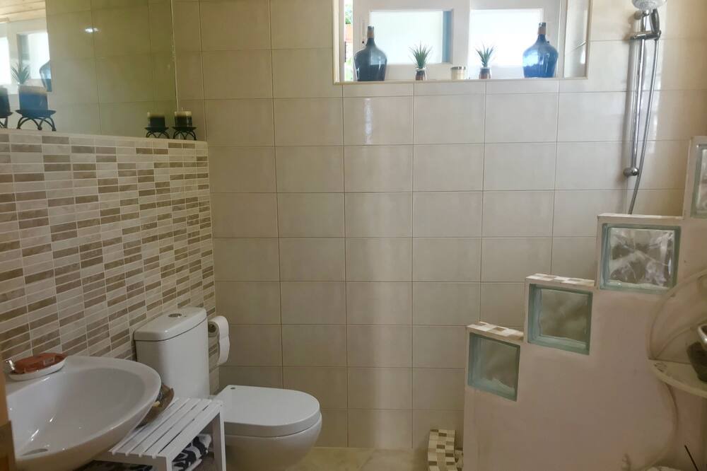 Photo of Bathroom in Makhairoi