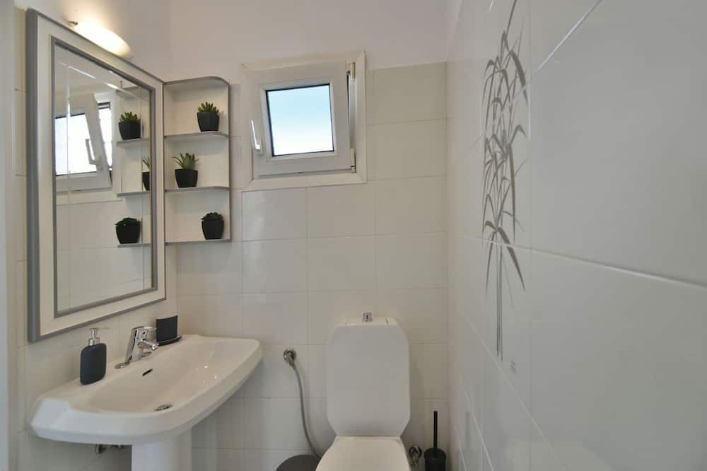 Photo of Bathroom in Alimos
