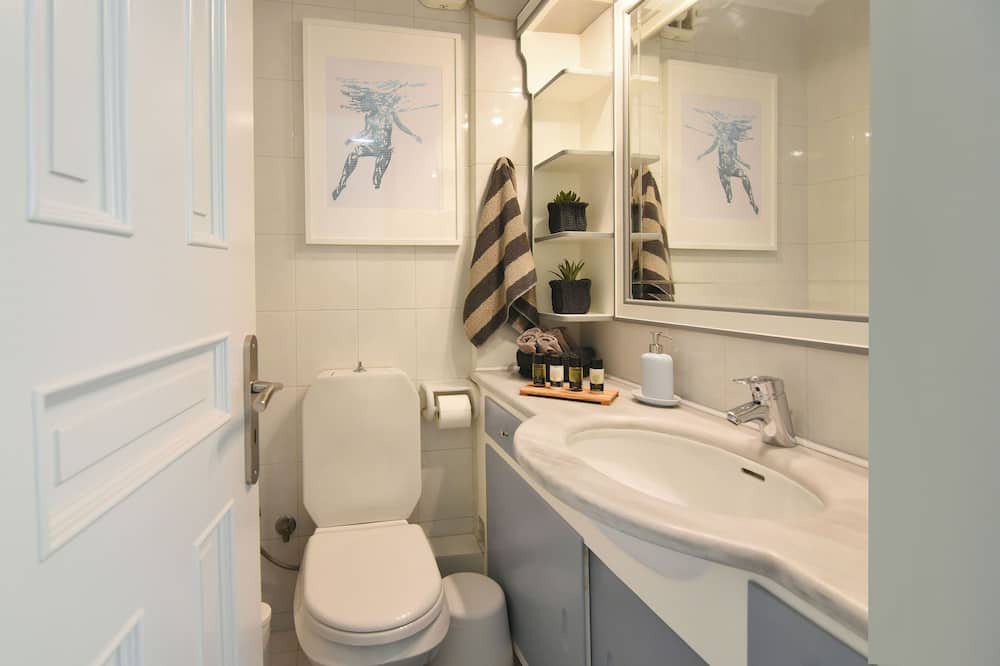 Photo of Bathroom in Alimos