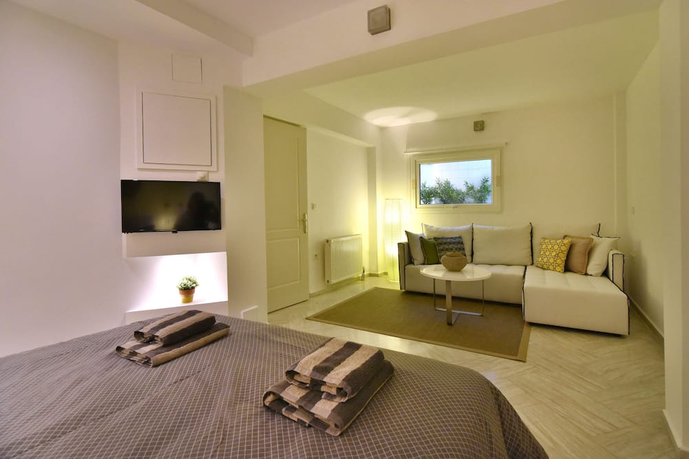 Photo of Bedroom in Alimos