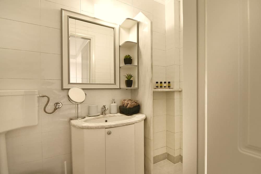 Photo of Bathroom in Alimos