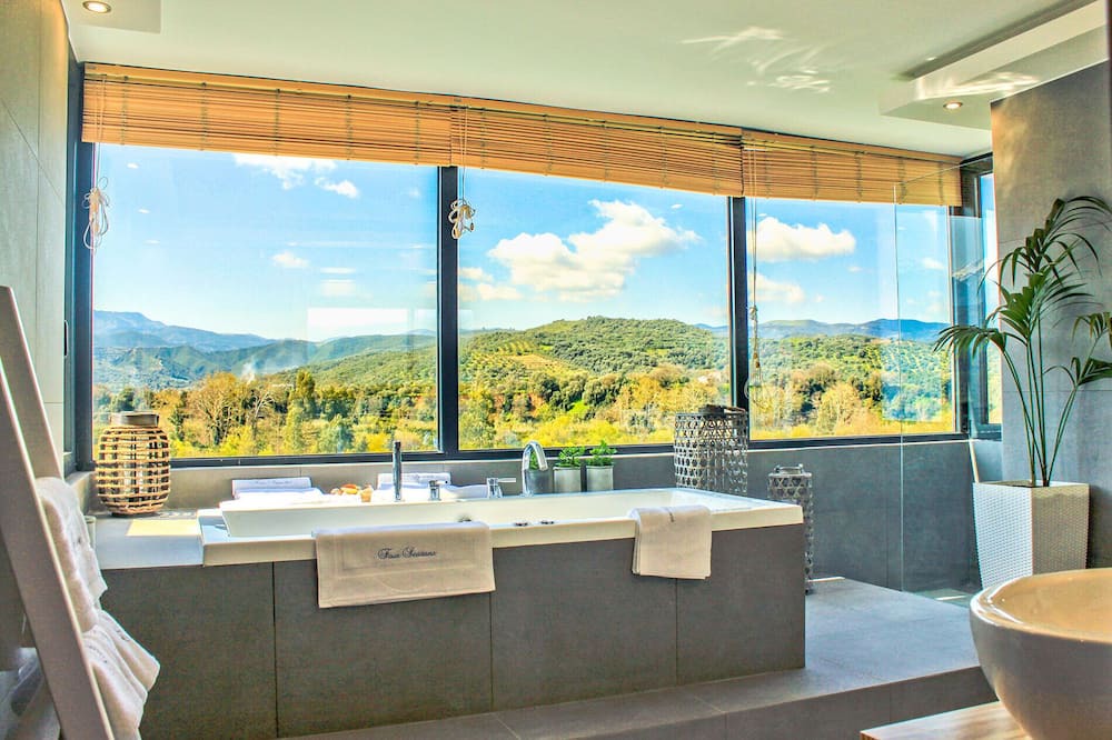 Photo of Bathroom in Alikianos