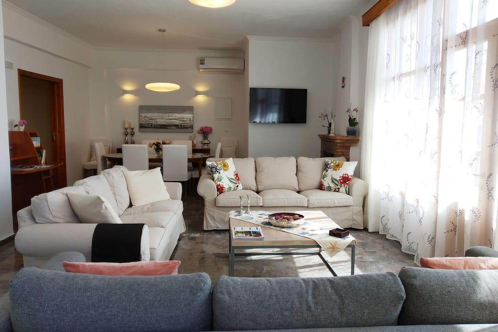 Photo of Livingroom in Pelekas