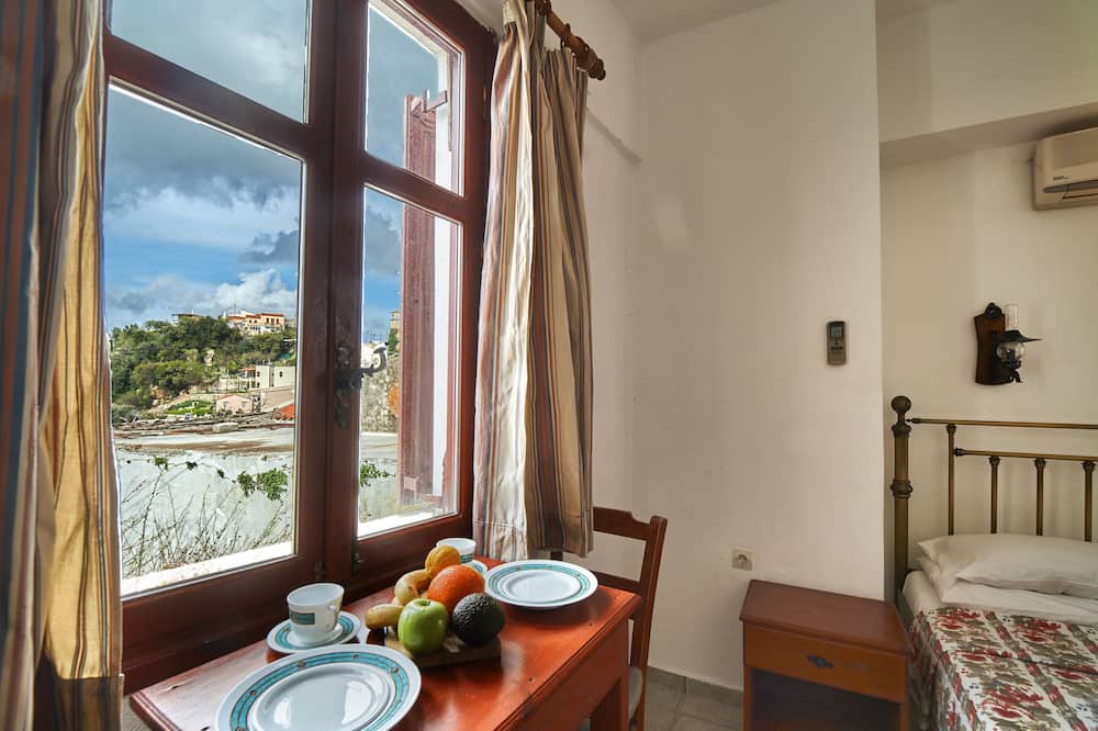 Photo of Bedroom in Argyroupoli