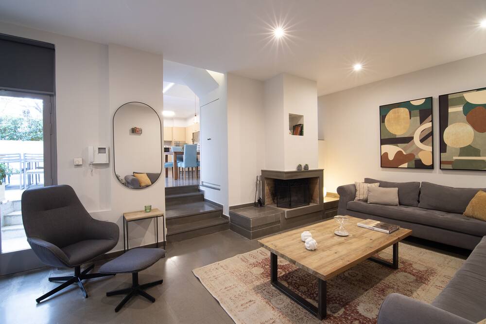 Photo of Livingroom in Filopappou