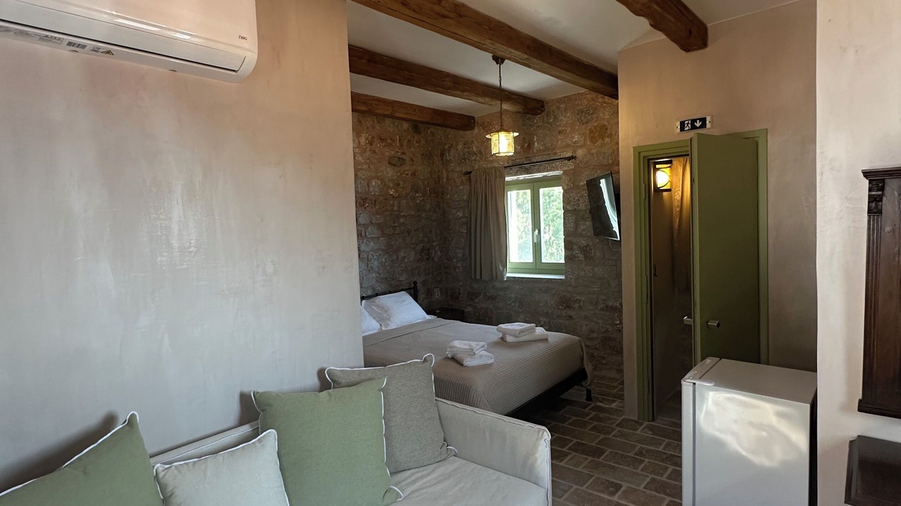 Photo of Bedroom in East Mani