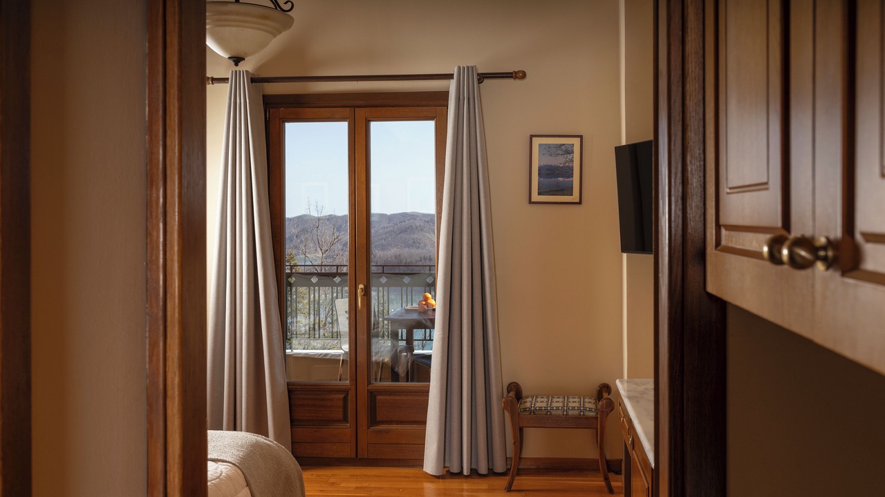 Photo of Patio Balcony in Lake Plastiras