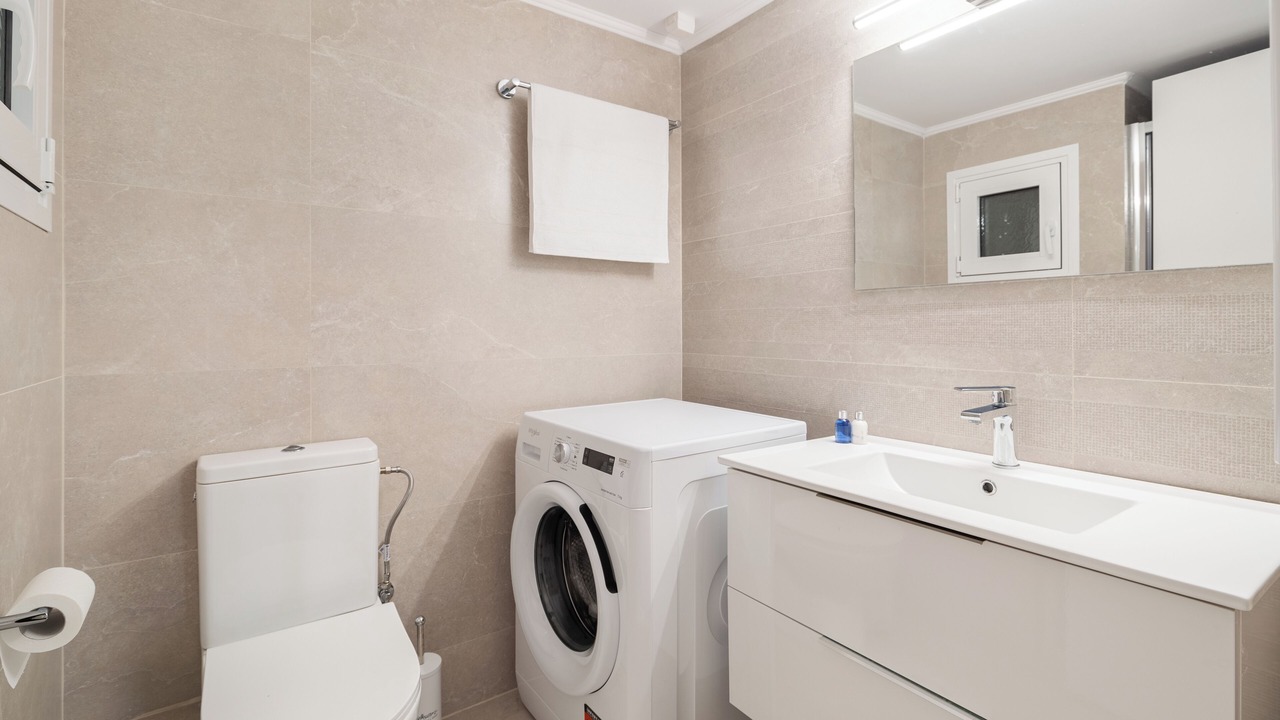Photo of Bathroom in Alimos