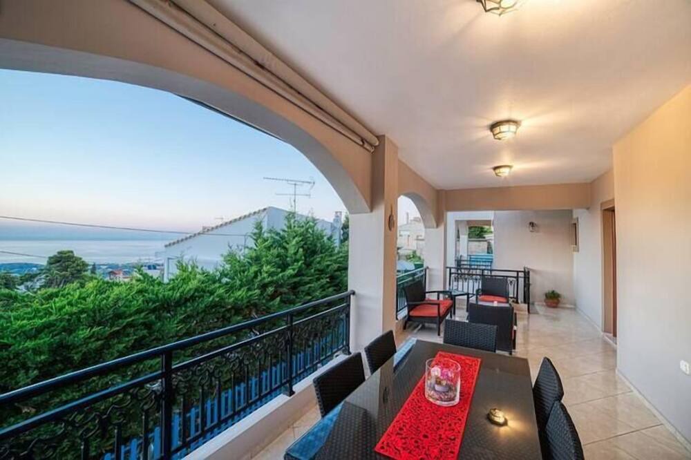 Photo of Patio Balcony in Roussospiti