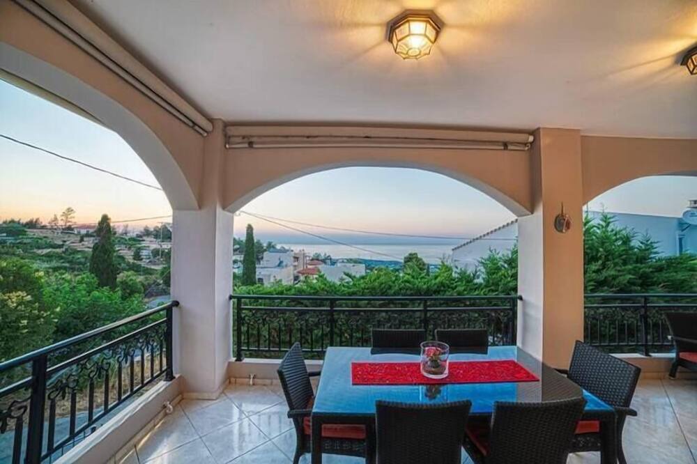 Photo of Patio Balcony in Roussospiti