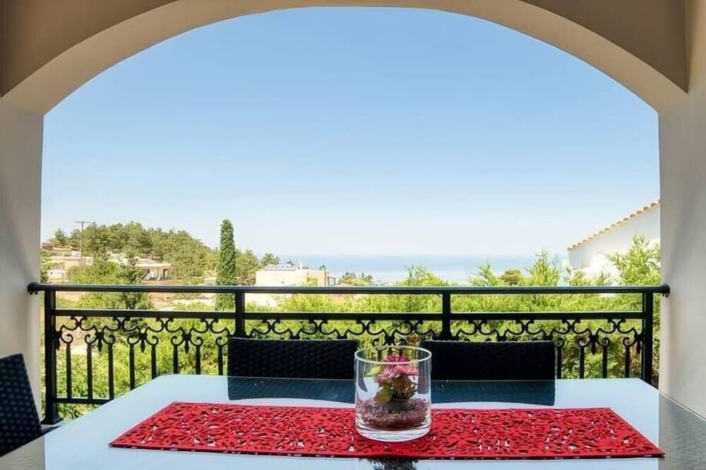 Photo of Patio Balcony in Roussospiti