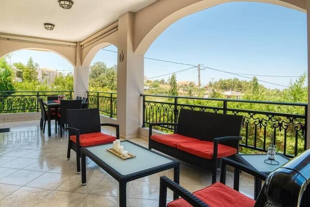 Photo of Patio Balcony in Roussospiti