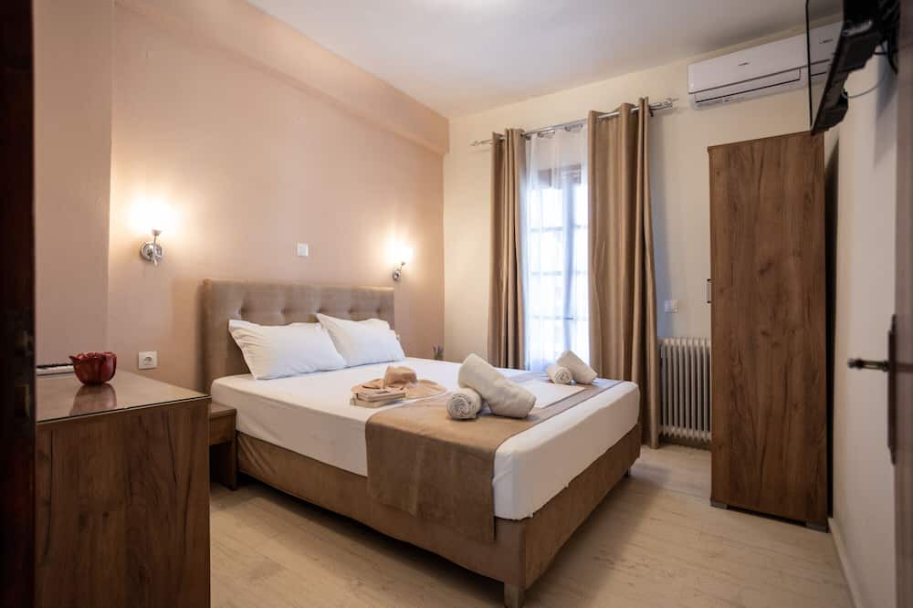 Photo of Bedroom in Esperion