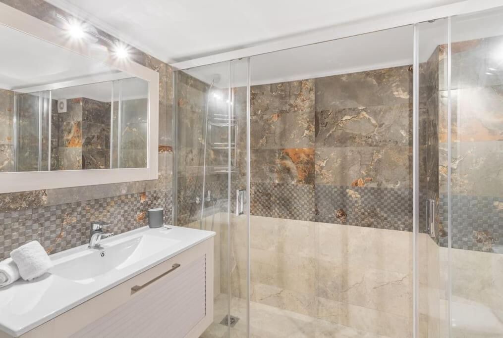 Photo of Bathroom in Nea Smirni