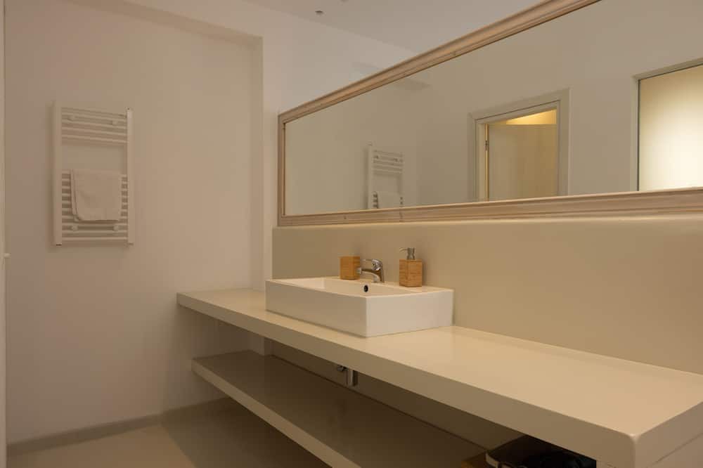 Photo of Bathroom in Kanalia