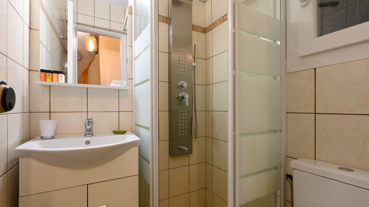 Photo of Bathroom in Parelia