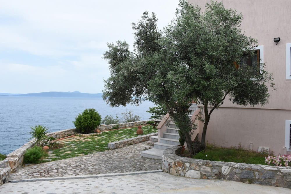 Photo of Outdoor in Sourpi