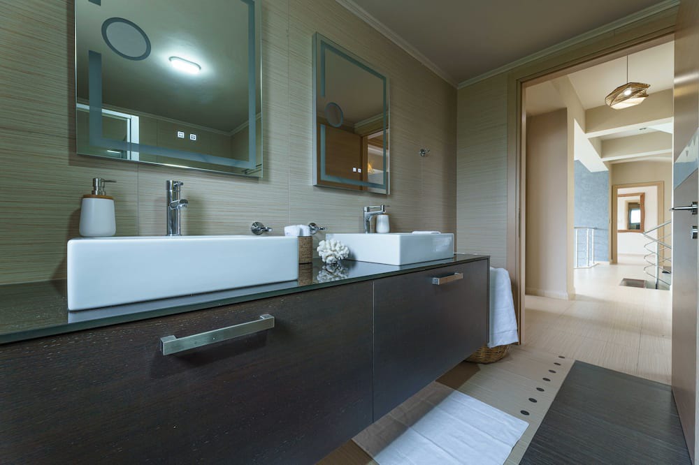 Photo of Bathroom in Mires