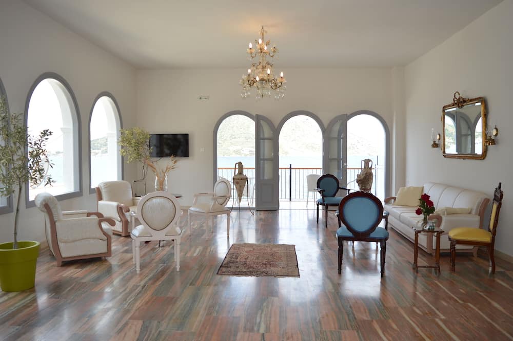 Photo of Livingroom in Massouri