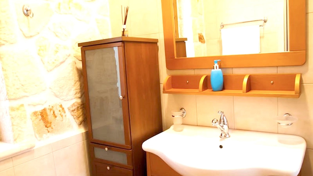 Photo of Bathroom in Tragaki