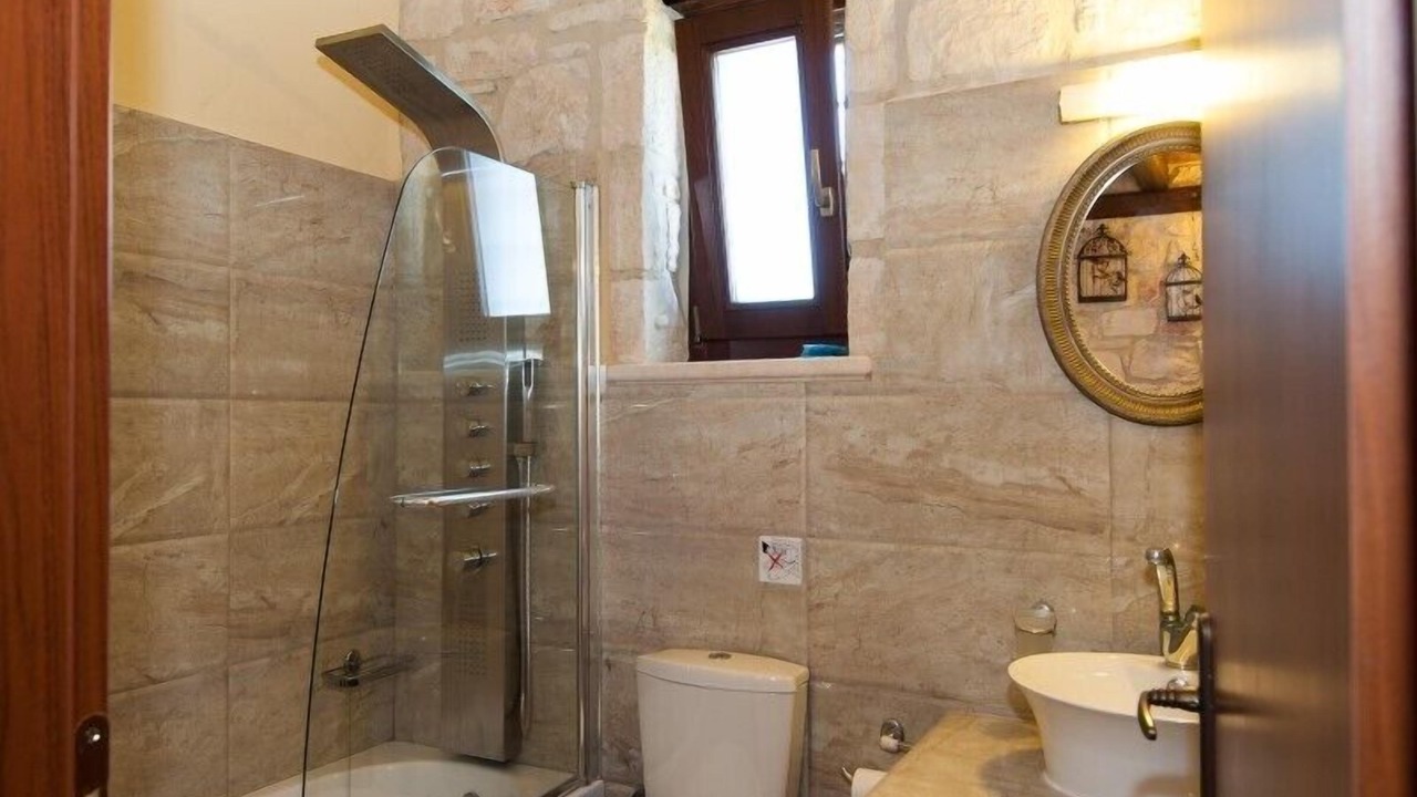 Photo of Bathroom in Psarou