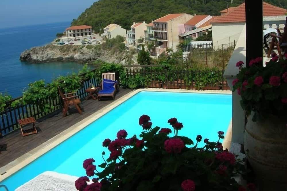 Photo of Outdoor in Frourion