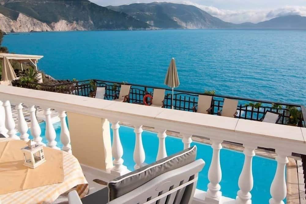 Photo of Bedroom in Frourion