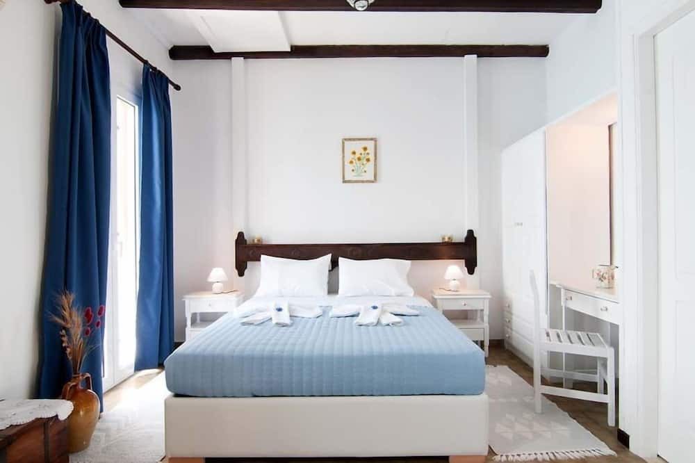 Photo of Bedroom in Frourion