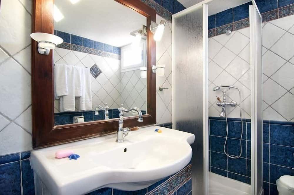 Photo of Bathroom in Frourion