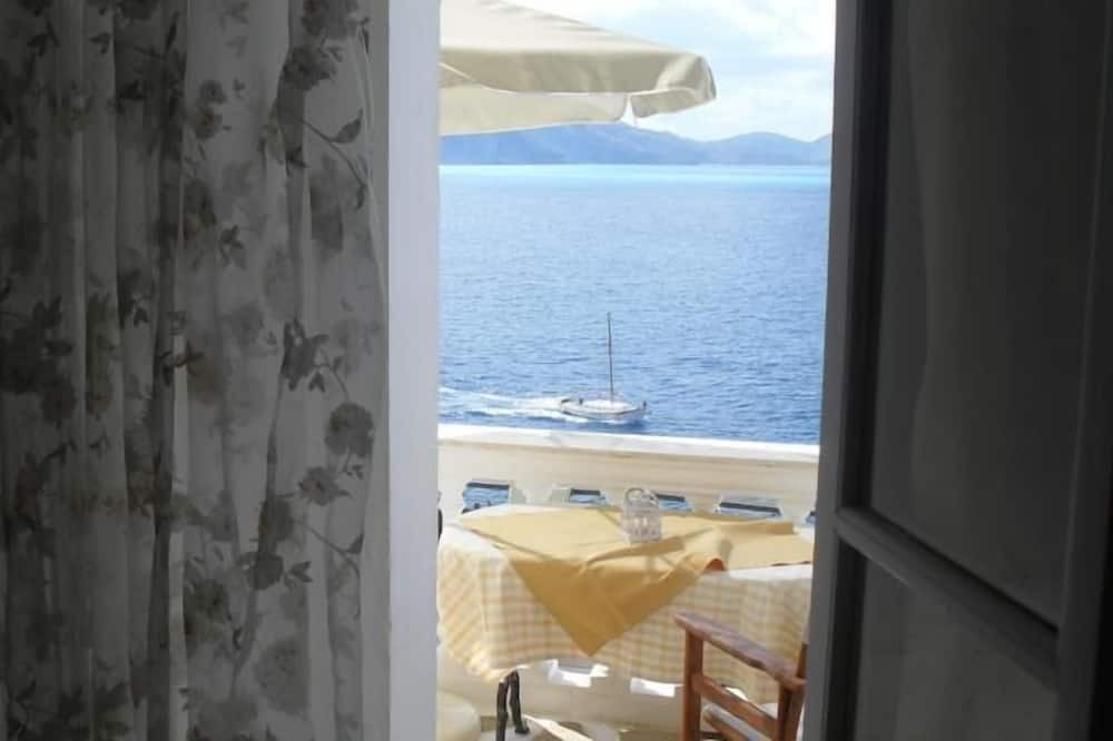 Photo of Bedroom in Frourion