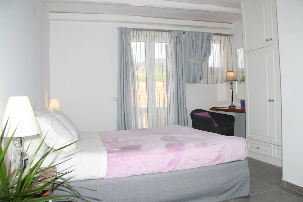 Photo of Bedroom in Frourion