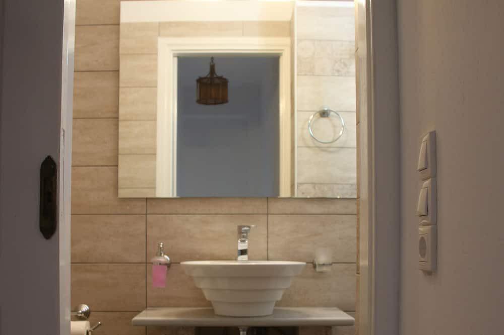 Photo of Bathroom in Frourion