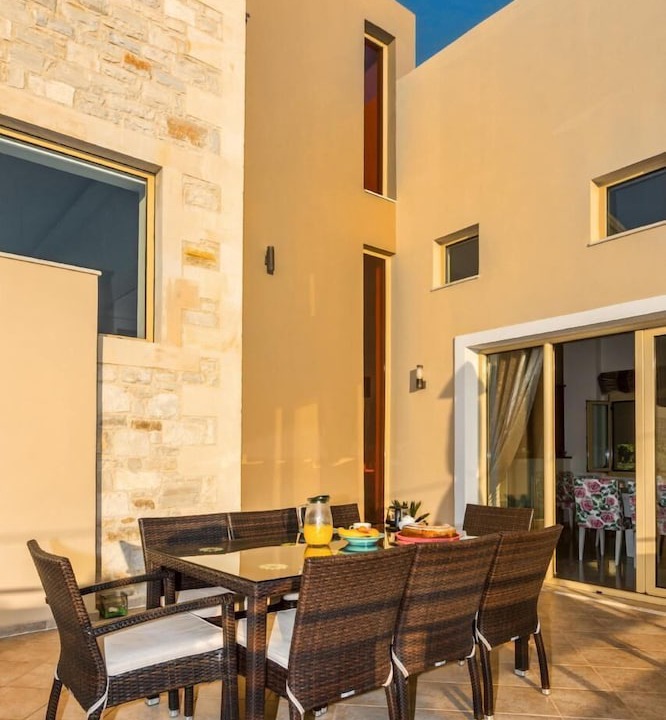 Photo of Patio Balcony in Roussospiti